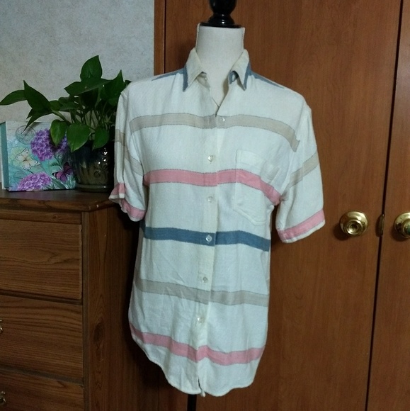 Tops - Super cute cream striped shirt